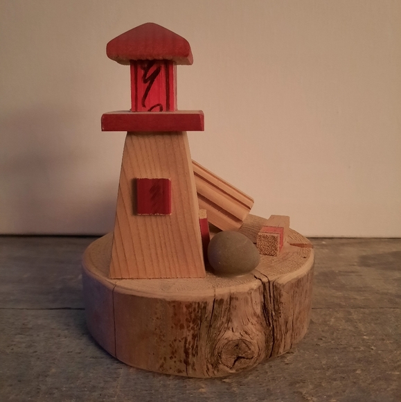 Vintage Wooden East Coast Lighthouse - Picture 6 of 10